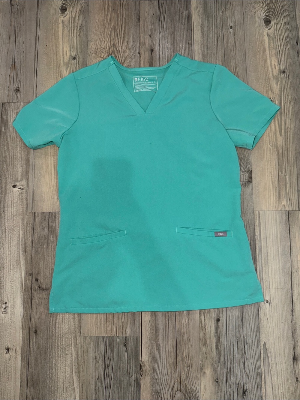 Figs Women's surgical green V-Neck Short Sleeve Scrub Top